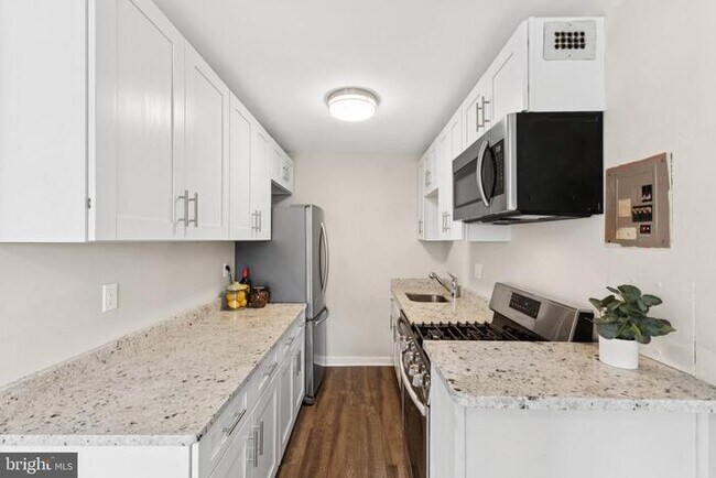 Building Photo - 1200 S Arlington Ridge Rd