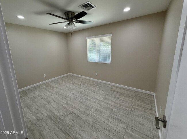 Building Photo - 2535 E Bluefield Ave