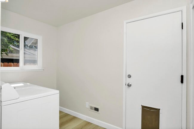 Building Photo - 630 Heather Pl