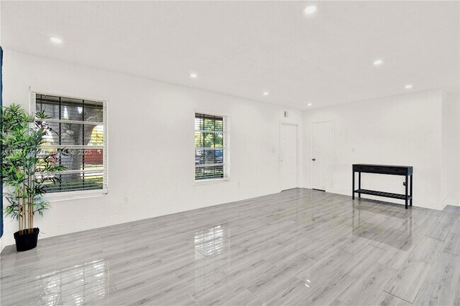 Building Photo - 10591 SW 122nd Ct