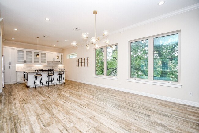 Building Photo - 710 Stanford St