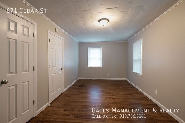 Building Photo - 671 Cedar St