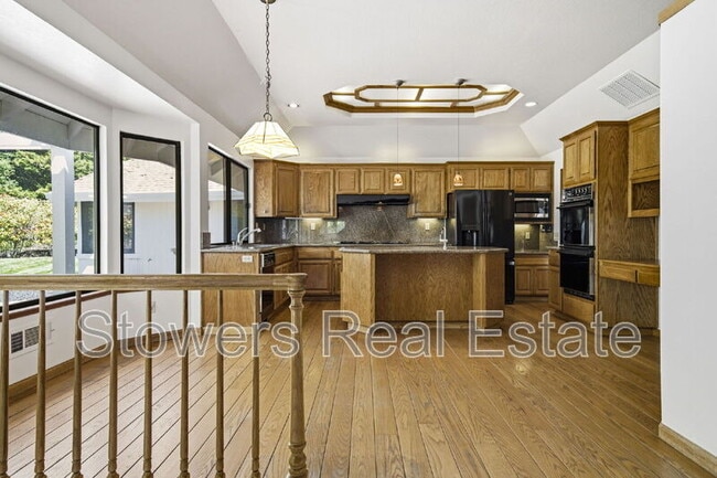 Building Photo - 618 Banister Ln