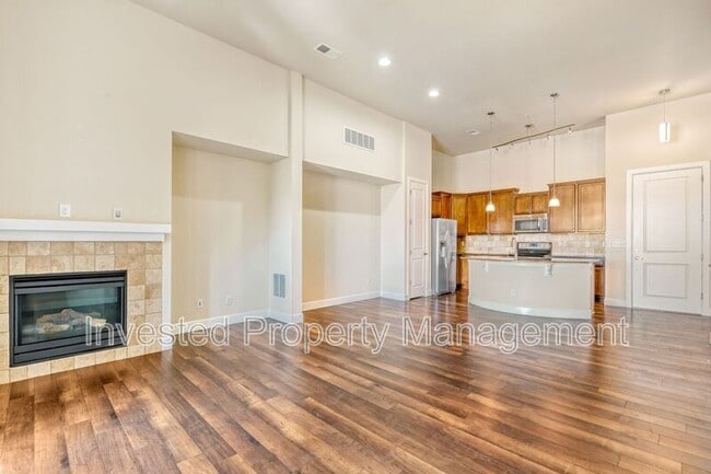 Building Photo - 305 Inverness Way S