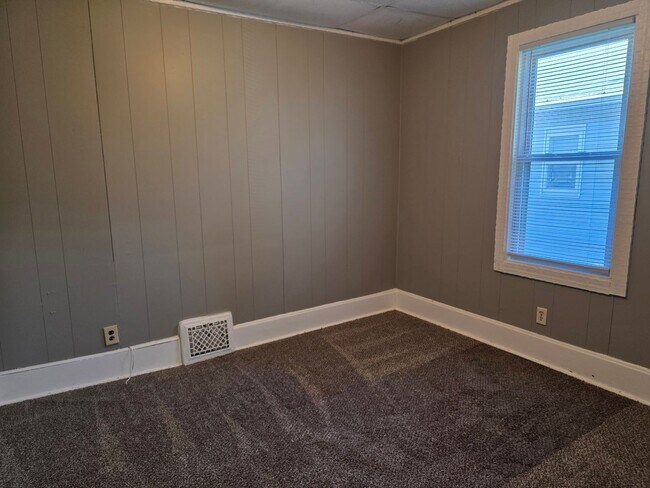 Building Photo - 2-Bedroom, 1-Bathroom Home with Basement – $1,295/Month