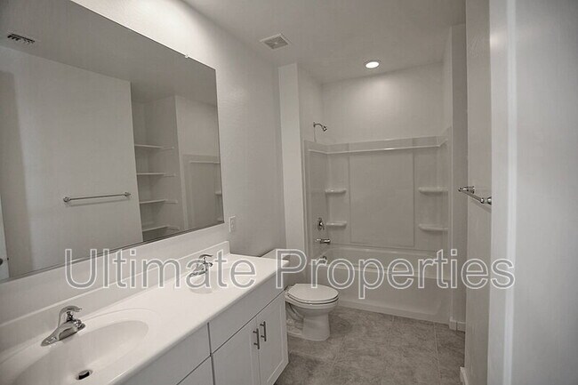 Building Photo - 12655 W Country Club Trail