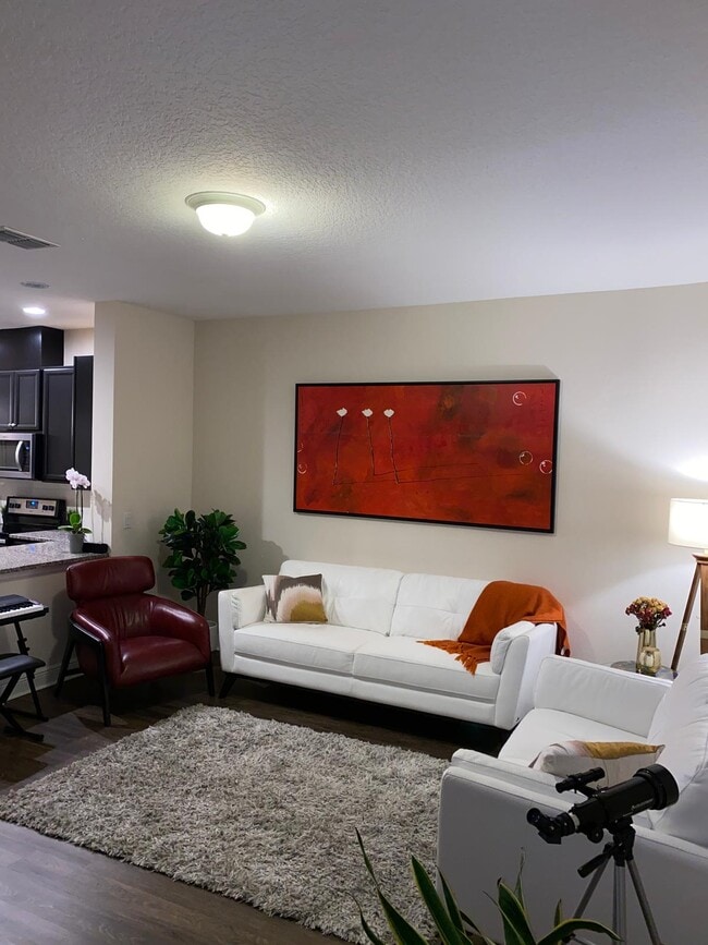 Building Photo - 6549 Calamondin Dr