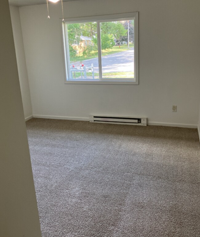 Building Photo - 3 Bedroom Home for rent in Newton, IA