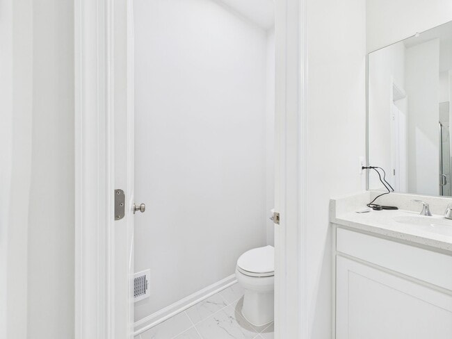 Building Photo - 642 Brookwood Glen Terrace