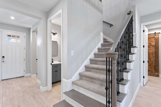 Building Photo - "Spacious 4-Bed, 4-Bath Retreat at 2612 Le...