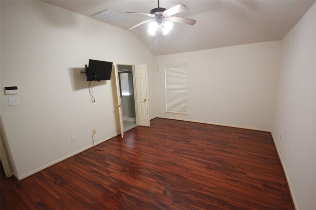Building Photo - 19055 Village Maple Ct