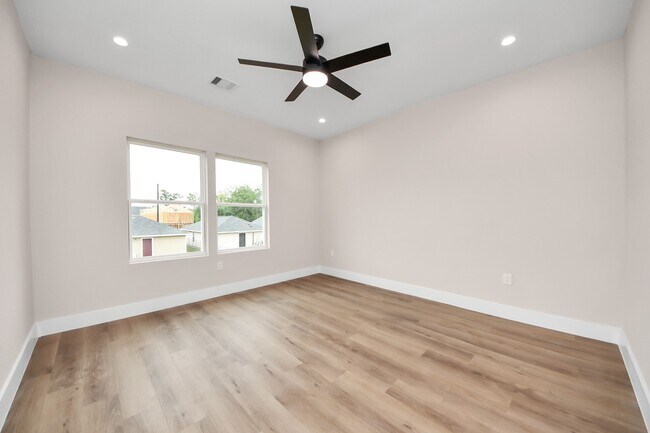 Building Photo - 7542 Charlie St