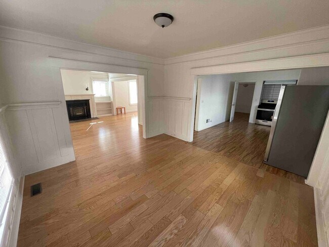 Building Photo - UNIQUE SHERMAN OAKS PROPERTY WITH ALL UTILITIES INCLUDED!