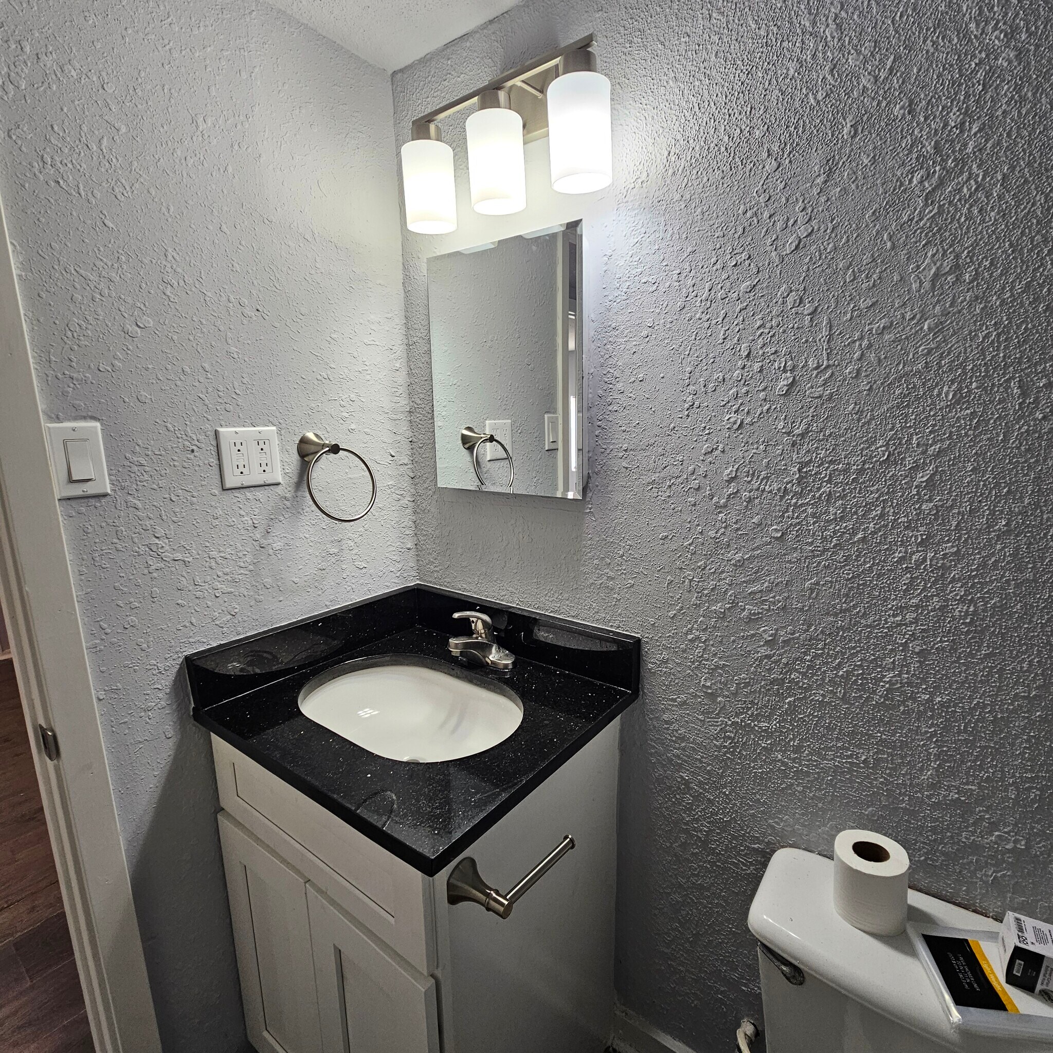 Building Photo - 512 N Gagon St