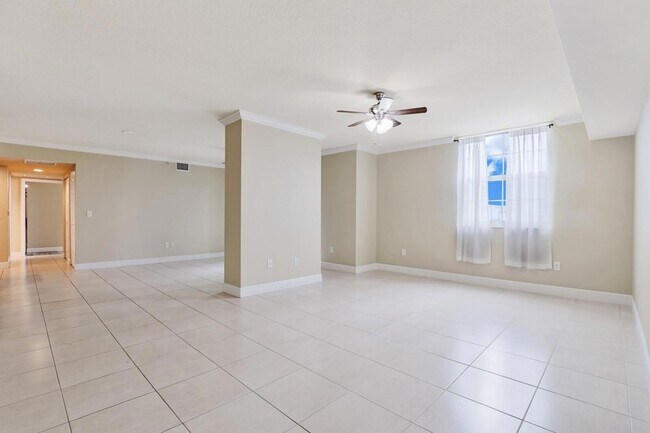 Building Photo - 610 Clematis St