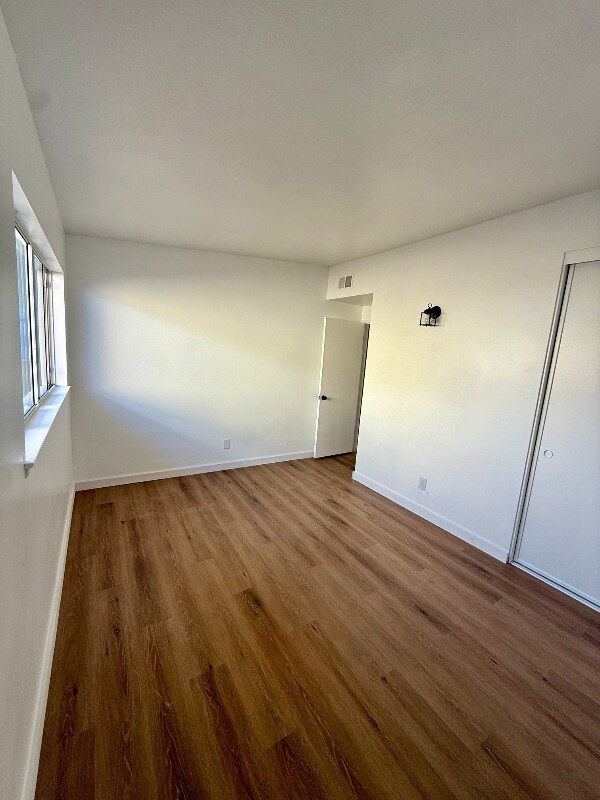 Building Photo - 1120 Ave H-6