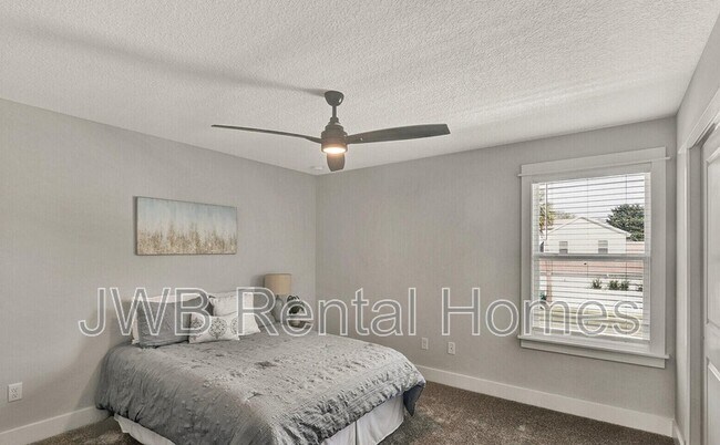 Building Photo - 1328 6th Ave N