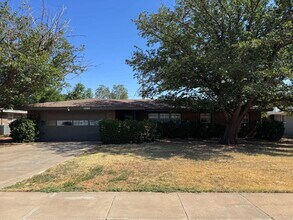 Building Photo - "Spacious 4-Bedroom Home with 2 Full Baths in Lubbock – 1,984 Sq Ft of Comfort!"