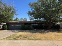 Building Photo - "Spacious 4-Bedroom Home with 2 Full Baths in Lubbock – 1,984 Sq Ft of Comfort!"
