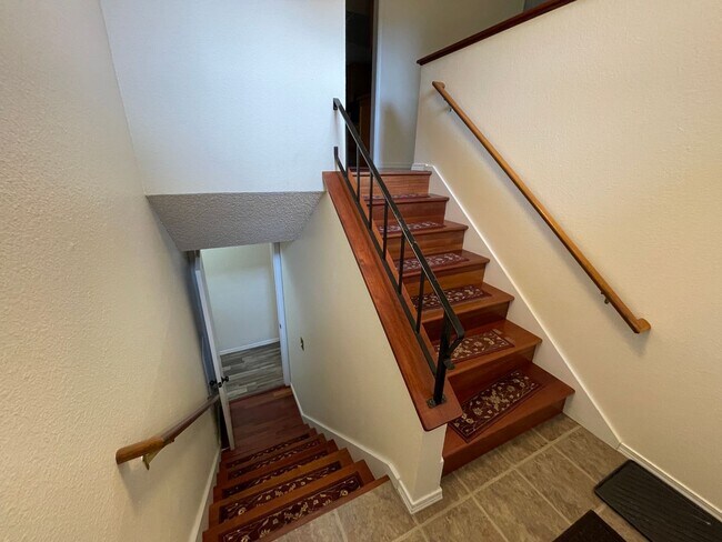 Building Photo - 10800 Lathrop Ln NW