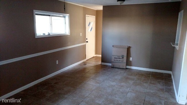 Building Photo - 4 br, 1 bath House - 808 Roselawn Dr.