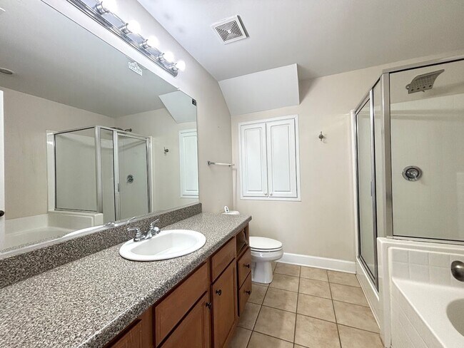 Building Photo - Beautiful 3-Bedroom, 3.5-Bath Townhome in ...