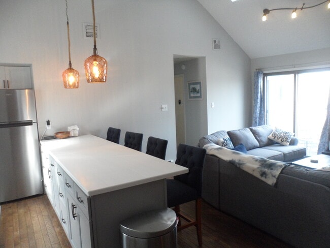 Building Photo - 9400 Ventnor Ave