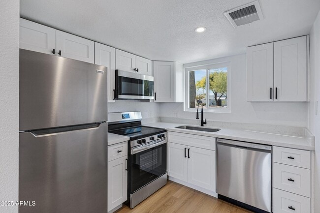 Building Photo - 2415 N 71st St