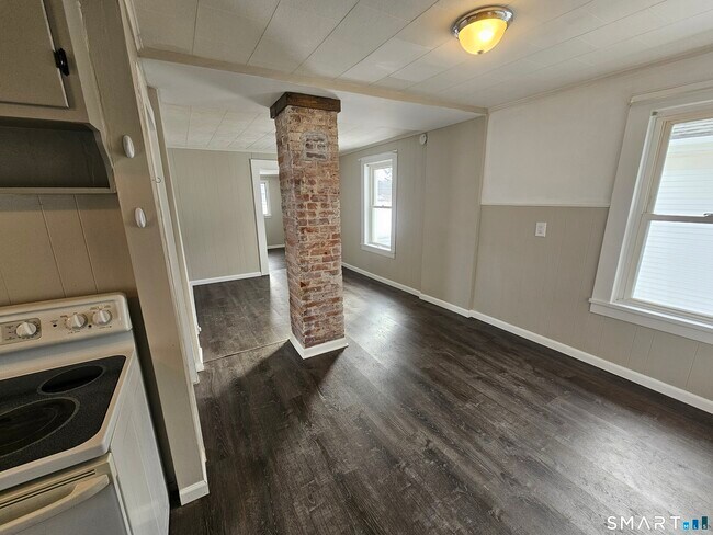 Building Photo - 134 Bristol St