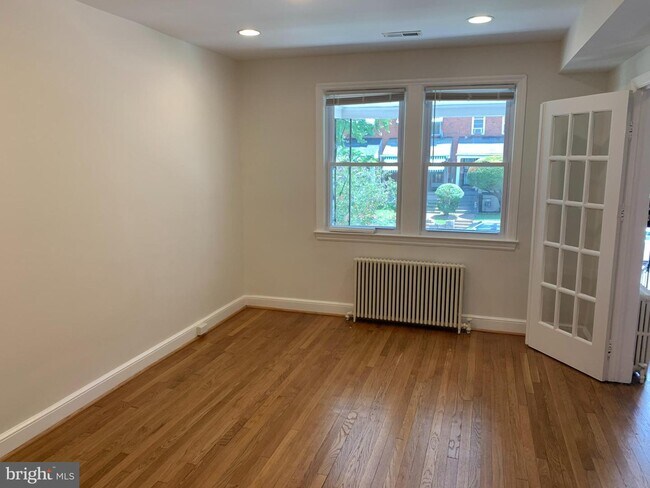 Building Photo - 1326 Holbrook St NE