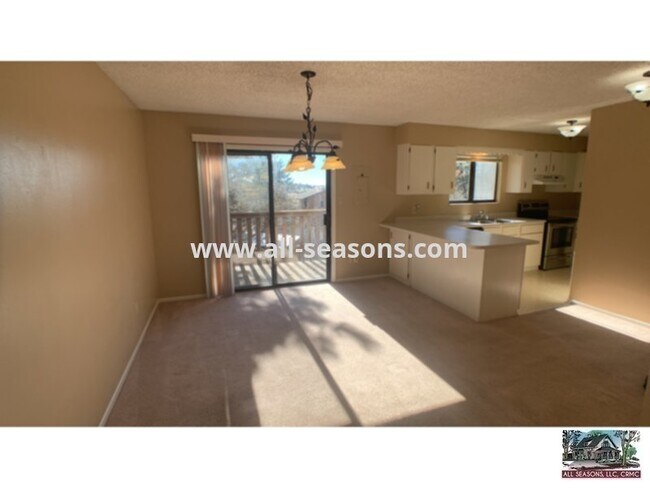 Building Photo - Charming multi-story duplex unit, nestled ...