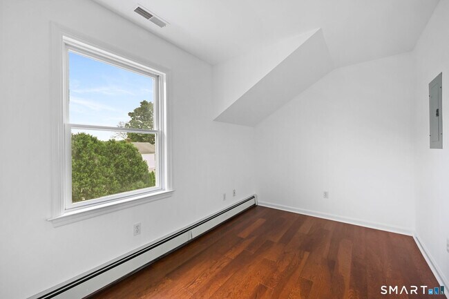 Building Photo - 18 Windy Knolls