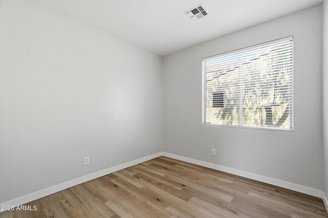 Building Photo - 1711 W Twain Ct