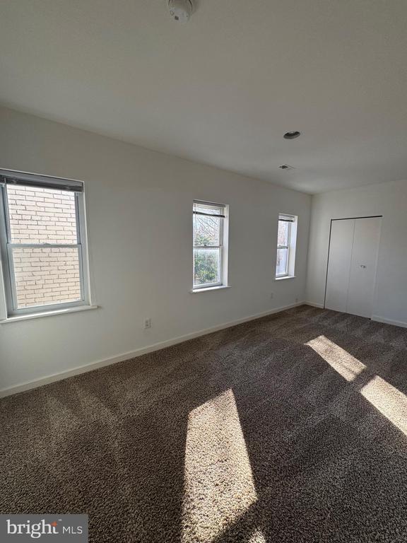 Building Photo - 526 8th St NE