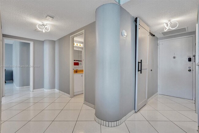 Building Photo - 3725 S Ocean Dr