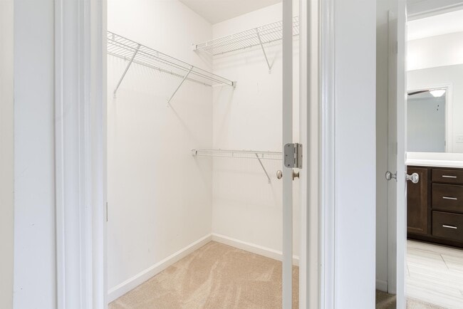 Building Photo - 5070 Longview Walk