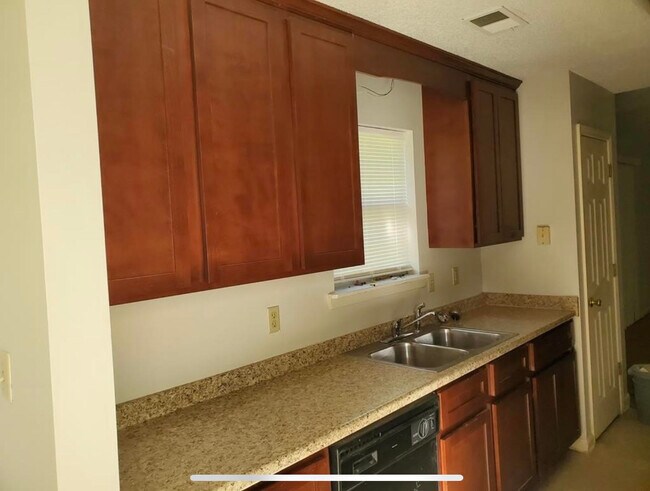 Building Photo - 308 Woods Way