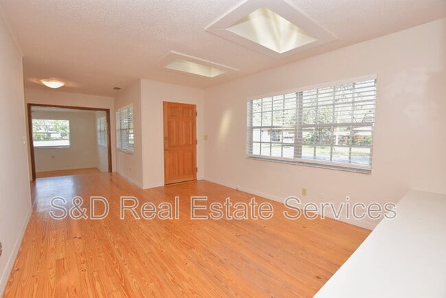 Building Photo - 1503 Hanson Ave