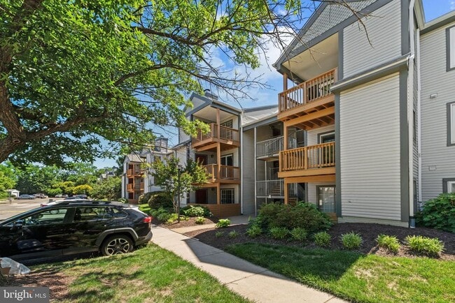 Building Photo - 6901 Victoria Dr