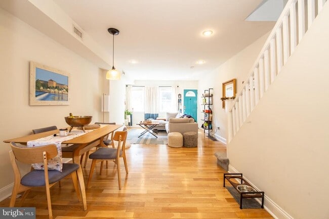 Building Photo - 811 N Judson St