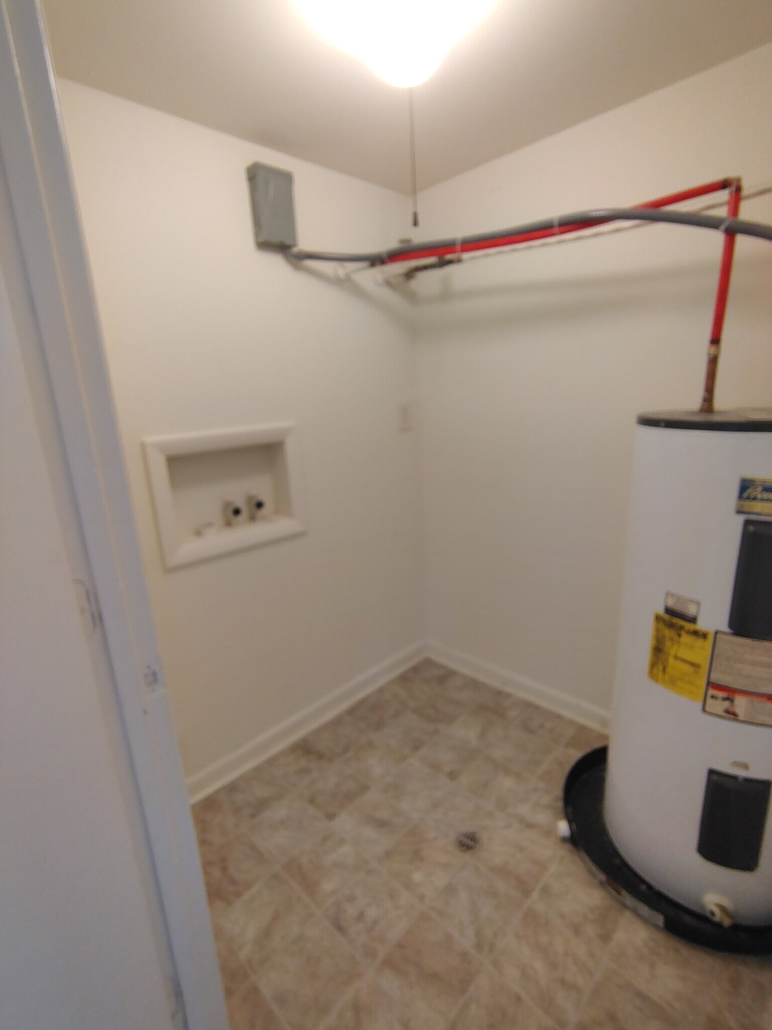 Building Photo - 600 Reusens Rd