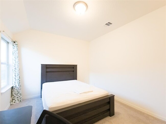 Building Photo - 627 Pheasant Hill Ln