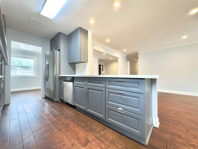 Building Photo - 1415 Mapleton Dr