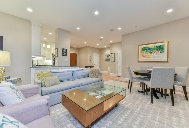 Building Photo - 9 Appleton St