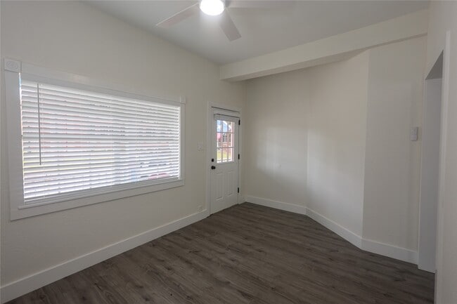 Building Photo - 602 Higgins St