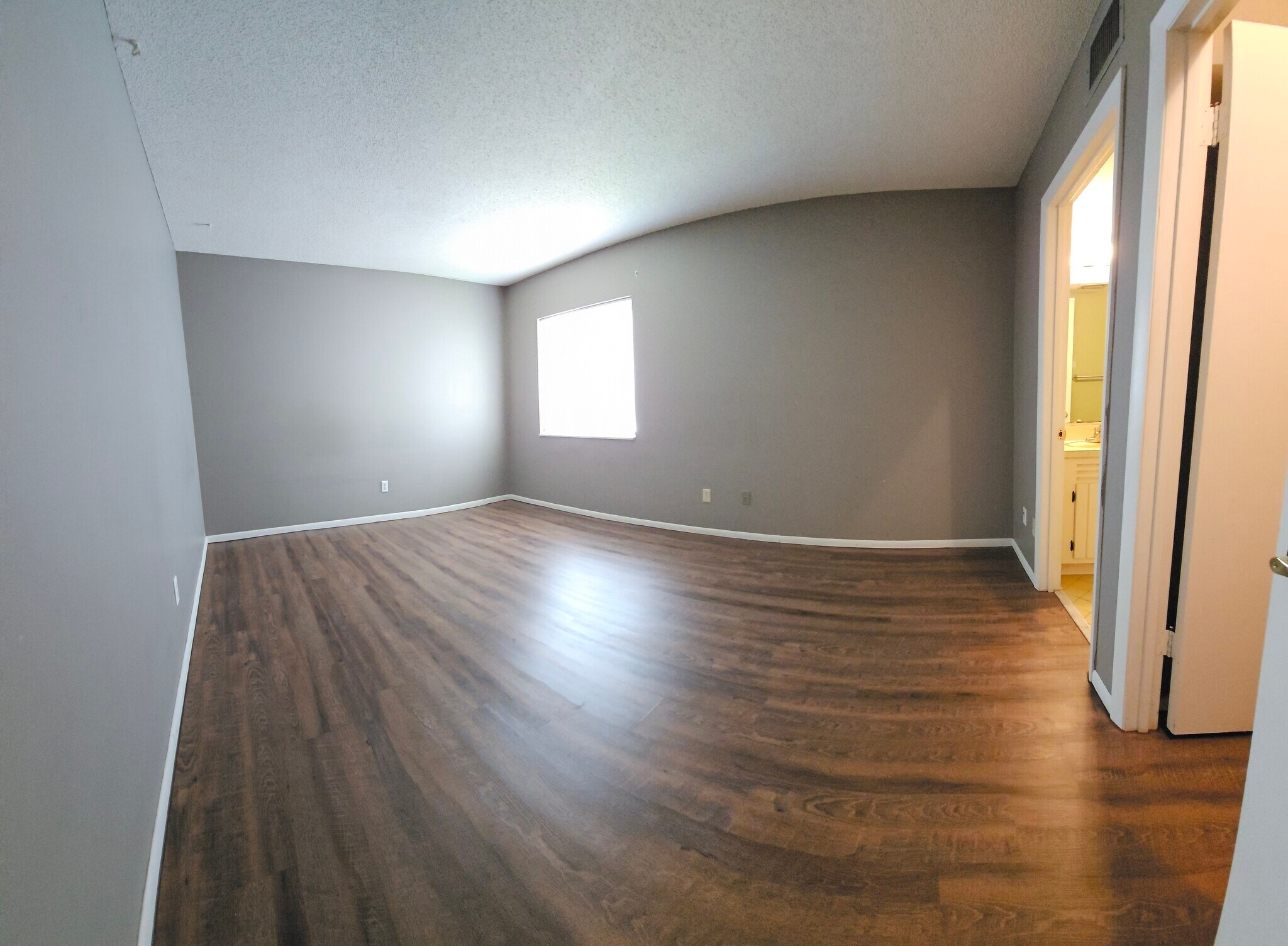 Building Photo - 682 Midway Dr