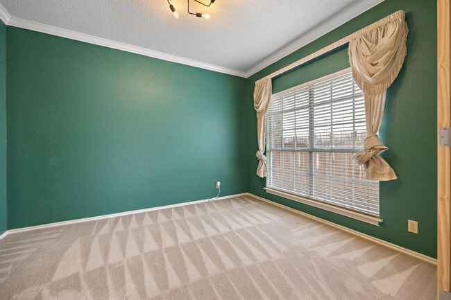 Building Photo - 2414 Mockingbird Dr