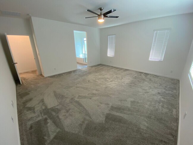 Building Photo - Beautiful 4 bed/3.5 bath home located in N...