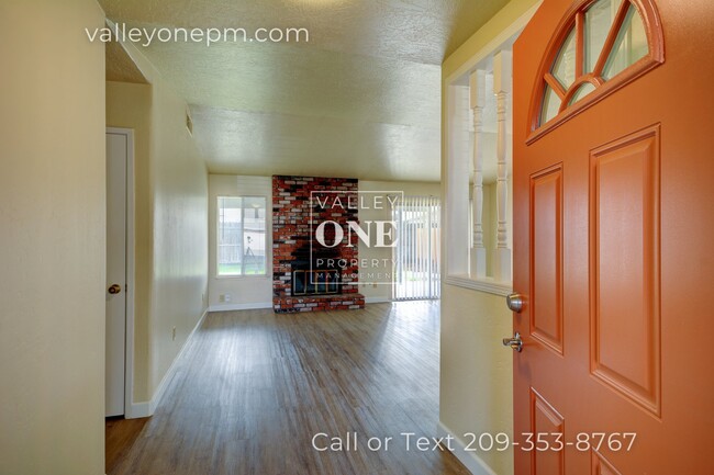 Building Photo - 2232 Ridgeway Dr