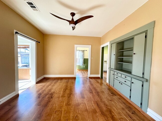 Building Photo - Craftsman Bungalow with Fantastic Fenced Yard